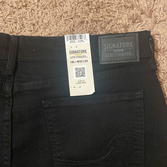 NWT Women Signature Levi Strauss Jeans - Picture 4 of 5